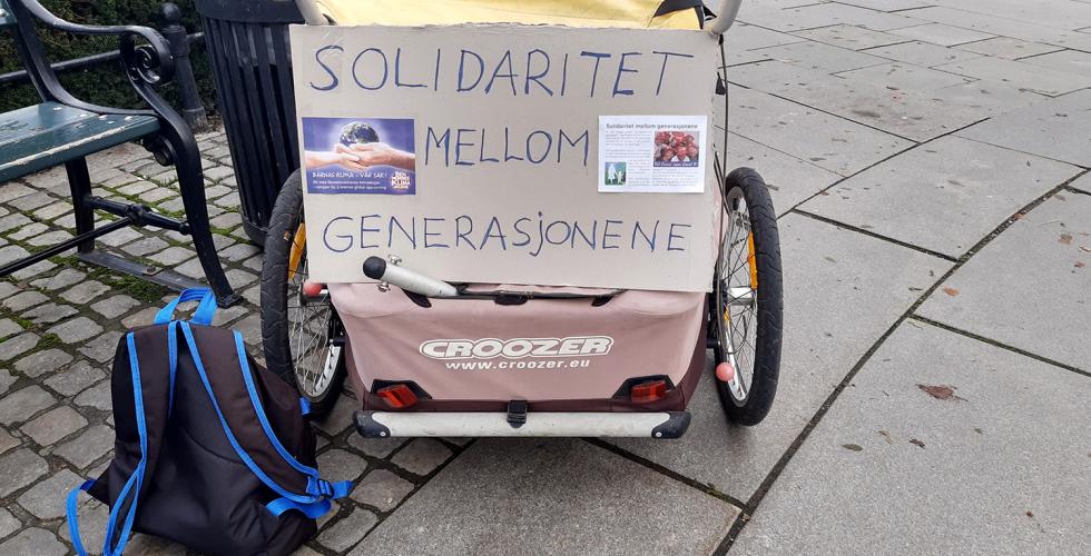 Plakat der det står "Solidaritet mellom generasjonene"