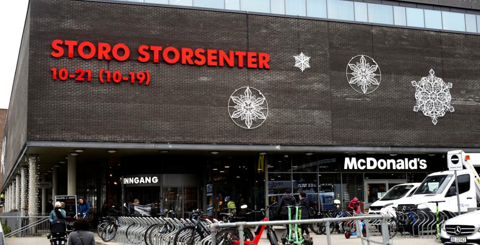 Hovedinngangen på Storo Storsenter.