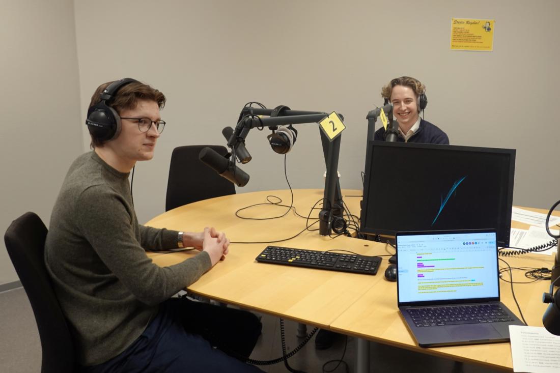 Emil Johan Stenhaug og Snorre Kristiansen i studio